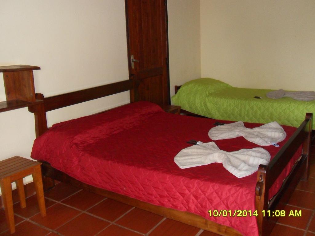 Hostel Y Posada Colibri Puerto Iguazú Esterno foto