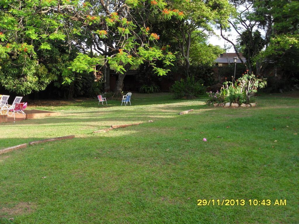 Hostel Y Posada Colibri Puerto Iguazú Esterno foto
