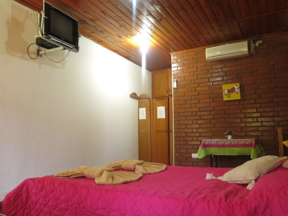 Hostel Y Posada Colibri Puerto Iguazú Esterno foto