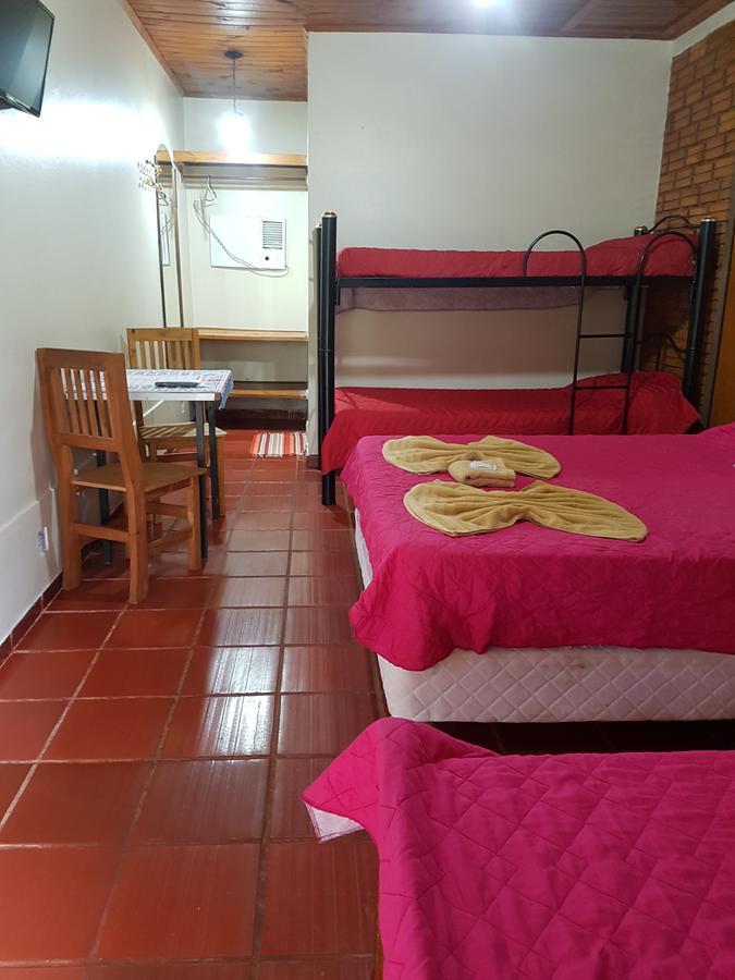 Hostel Y Posada Colibri Puerto Iguazú Esterno foto